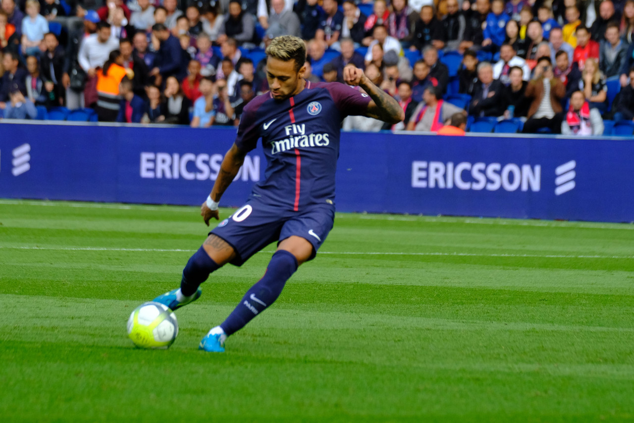 洛塞尔索：安哥拉球员身体素质出色，我们很难找到进球机会（洛塞尔索：安哥拉队对抗强硬，我们难以创造破门机会）