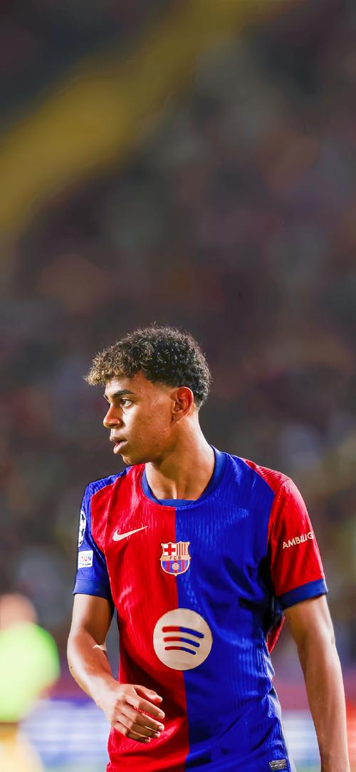 弗赖堡的文森佐·格拉菲诺（32岁）在打破俱乐部德甲进球纪录时向尼尔斯·彼得森致敬（弗赖堡32岁前锋文森佐·格拉菲诺破队史德甲进球纪录，致敬尼尔斯·彼得森）