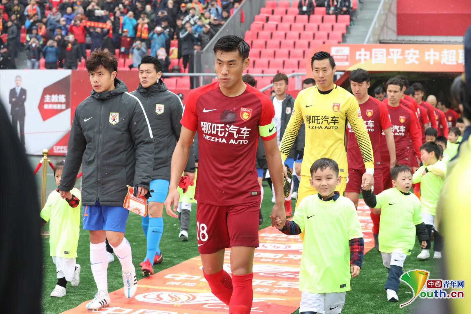 官方：德利赫特力压B费和阿马德，当选曼联11月最佳球员（曼联官宣：德利赫特压过B费和阿马德，荣膺11月队内最佳球员）