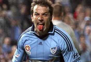 孔帕尼：凯恩会主动保持团队性，让我的工作非常轻松（孔帕尼：凯恩极具团队意识，让我执教变得简单）