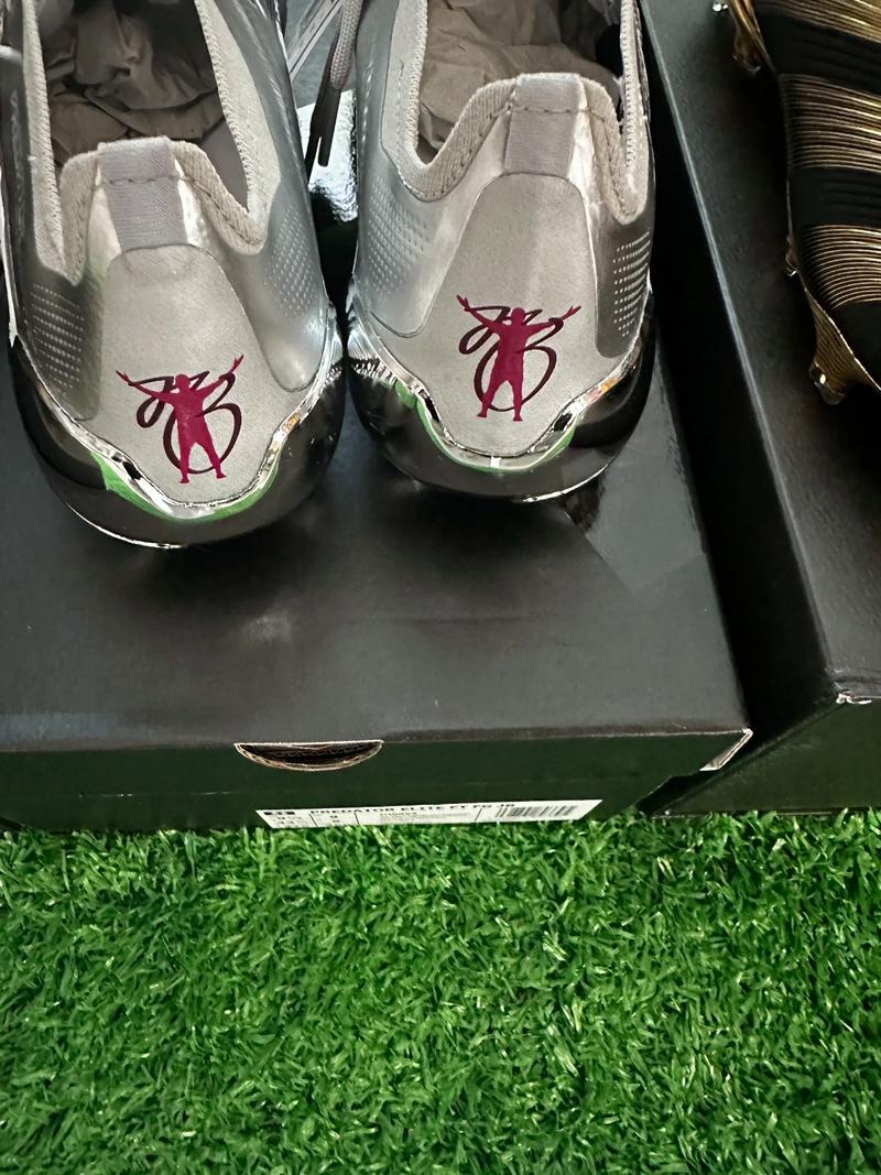 WAZ评沙尔克球员表现：两边翼卫灾难发挥，卡里乌斯超神（WAZ球员评分：沙尔克两翼卫失常，卡里乌斯神勇救主）