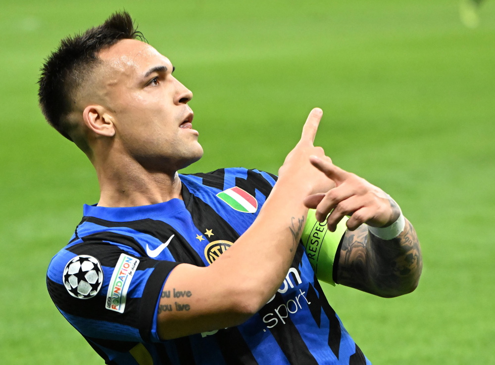 17岁290天，卡尔成为欧冠历史连续3场进球最年轻的球员（17岁290天，卡尔创欧冠最年轻连续三场破门纪录）