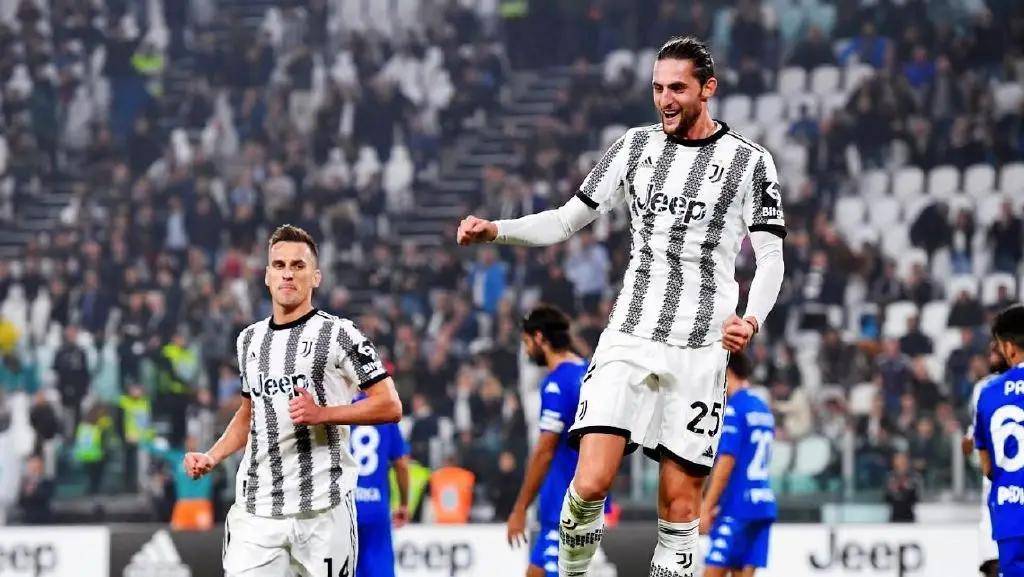 詹皇首秀：姆博莫曼联生涯首场比赛表现总结（姆博莫曼联首秀：首场比赛表现盘点）