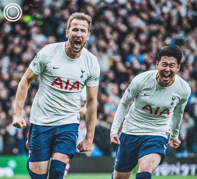 默特萨克、于大宝观战梅州U15vs浙江U15，并与小球员互动（默特萨克、于大宝到场观看梅州U15对阵浙江U15，并与小球员亲切互动）