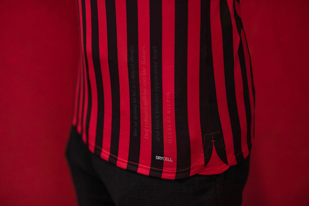 哈兰德数据：1次射门未能进球，贡献1次抢断3次解围（哈兰德表现：仅1脚射门未破门，完成1次抢断和3次解围）