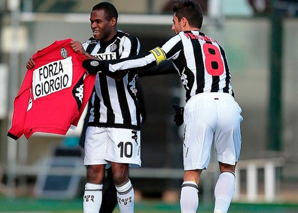 德国杯战报：凯恩破门，对手2送乌龙，拜仁3-2柏林联合（德国杯：凯恩建功+对手两乌龙，拜仁3-2险胜柏林联合）